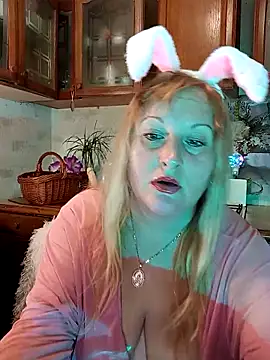 Snapshot of XHelenaX90 chatting on April 2026 06:28:01 PM XHelenaX90 online show from April 2026 06:28:01 PM