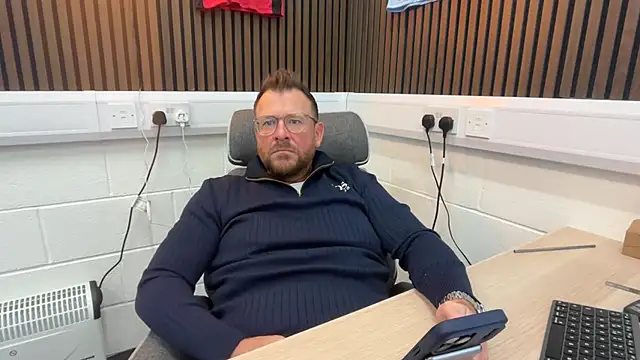 Snapshot of bilf1978 chatting on February 2026 07:30:01 AM bilf1978 online show from February 2026 07:30:01 AM