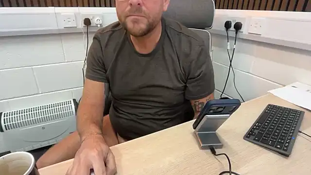 bilf1978 online show from April 2026 07:28:02 AM