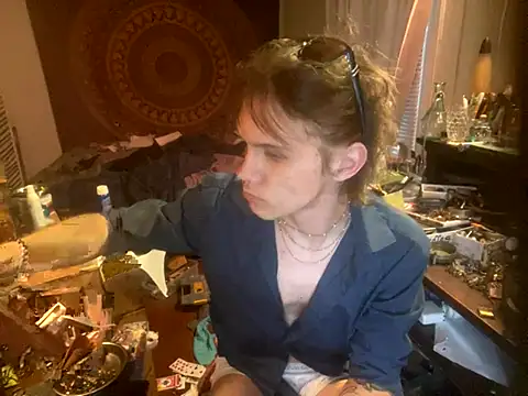 XanderOzzz online show from September 2025 12:08:02 PM