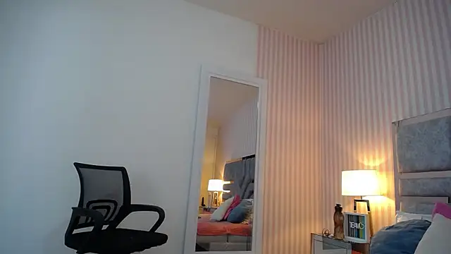 ViictoriaJones  online show from September 2025 01:45:02 PM