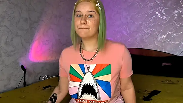 NeonNectar  online show from October 2025 01:52:02 PM