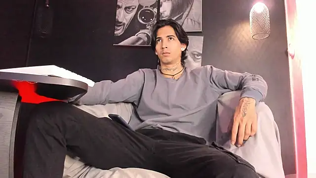 jett savage online show from November 2025 01:33:02 PM