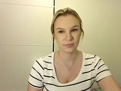 SadieBrilliance online show from October 2025 06:05:01 PM