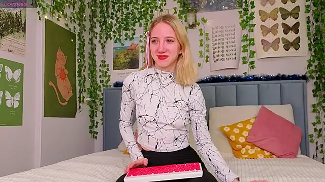 EmmaNovak online show from January 2026 12:31:01 PM