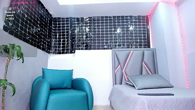 aurora tziu online show from November 2025 04:10:02 AM