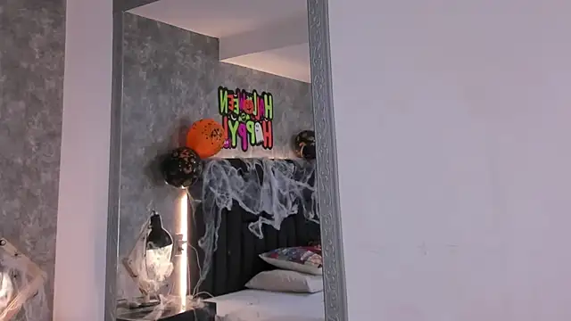 crystaldarliing online show from October 2025 03:56:02 PM