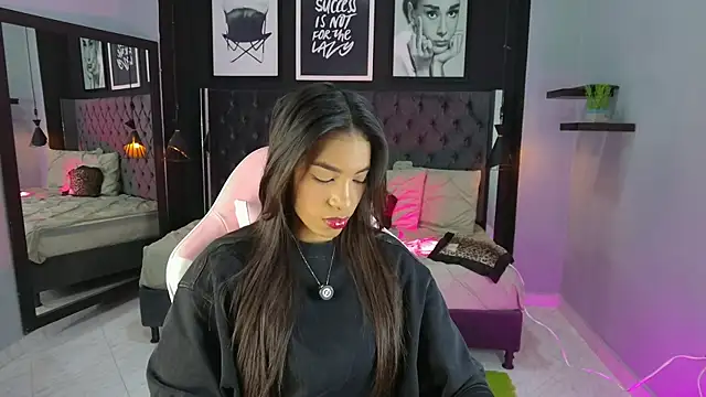 kitty collins  online show from October 2025 11:25:01 AM