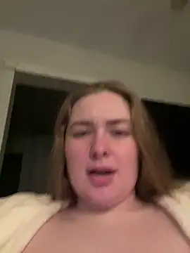 Snapshot of DeniMilkyyyyy chatting on February 2026 08:39:01 PM DeniMilkyyyyy online show from February 2026 08:39:01 PM