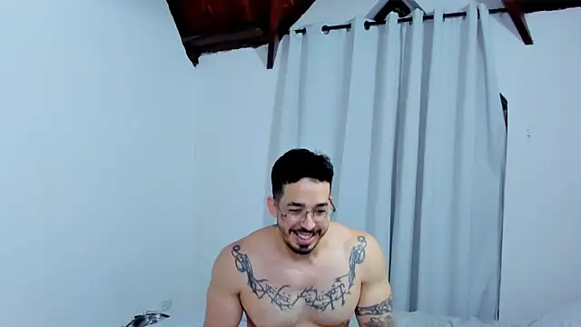 Hunter Hoott online show from December 2025 01:03:01 AM