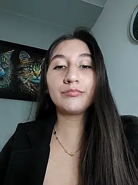 Snapshot of LunaBaby- chatting on October 2025 11:10:01 AM LunaBaby- online show from October 2025 11:10:01 AM