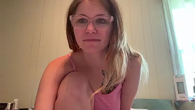 Snapshot of Riley_ray69 chatting on June 2026 02:48:02 PM Riley ray69 online show from June 2026 02:48:02 PM