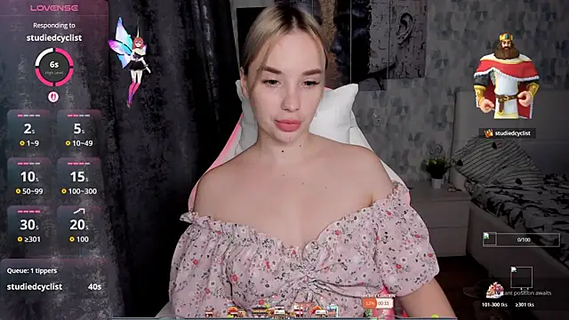 KiraKrox online show from October 2025 07:41:01 PM