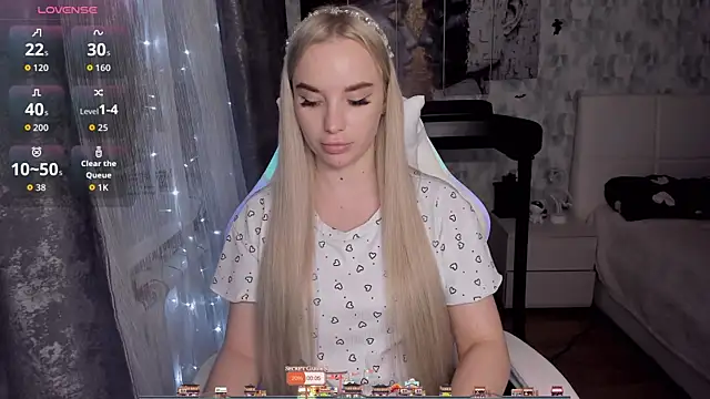 KiraKrox online show from November 2025 06:39:01 PM