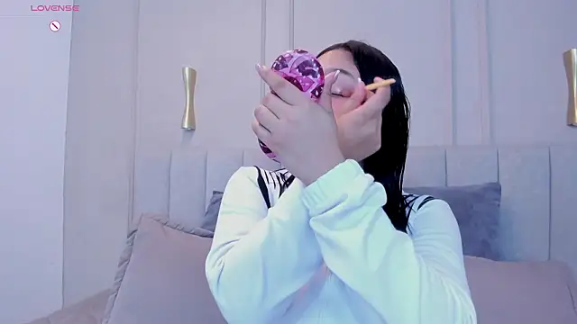 Snapshot of angel_ponce chatting on February 2026 12:15:02 PM angel ponce online show from February 2026 12:15:02 PM