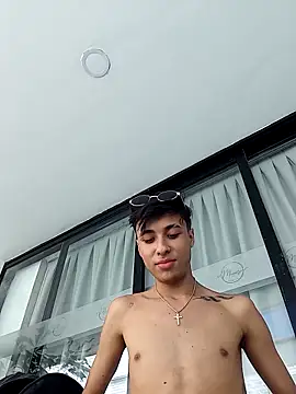 Snapshot of AmadeoDesanti chatting on October 2025 05:25:01 PM AmadeoDesanti online show from October 2025 05:25:01 PM