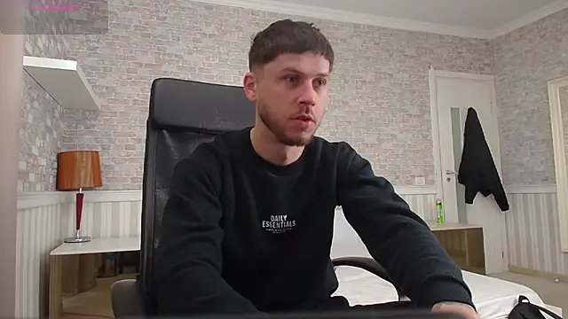 Snapshot of JonahShaw chatting on April 2026 04:32:01 AM JonahShaw online show from April 2026 04:32:01 AM