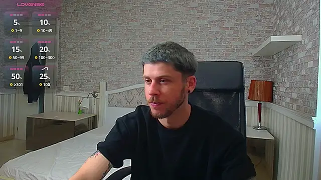 Snapshot of JonahShaw chatting on June 2026 04:25:01 AM JonahShaw online show from June 2026 04:25:01 AM