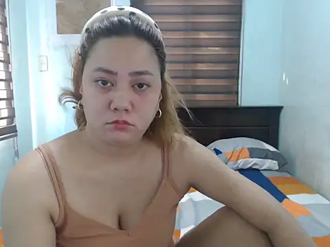 Snapshot of Hello_Kiffy69 chatting on May 2026 11:22:01 PM Hello Kiffy69 online show from May 2026 11:22:01 PM