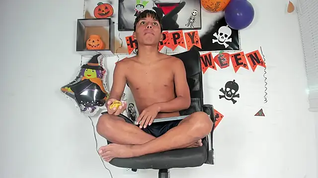 tyler twink boy online show from October 2025 12:56:01 PM