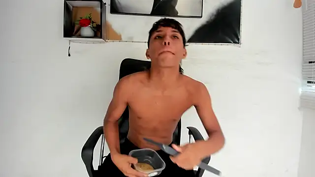 tyler twink boy online show from December 2025 12:54:01 PM