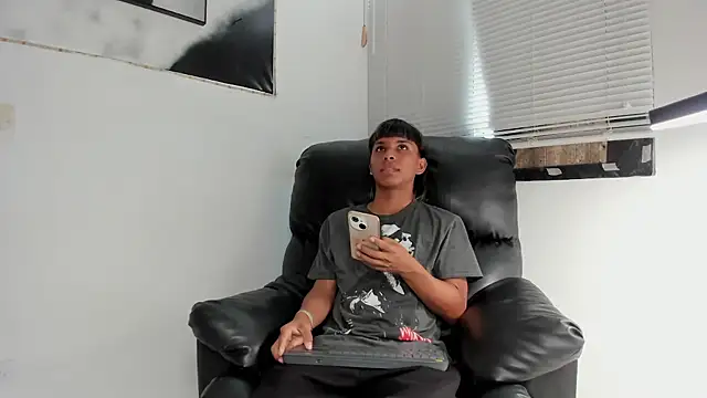 tyler twink boy online show from February 2026 02:00:02 PM