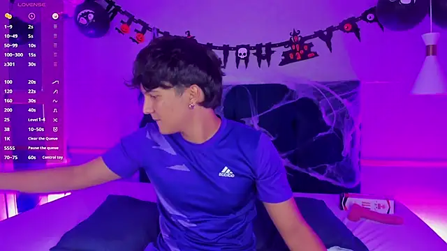 Leo Savage  online show from October 2025 04:35:02 AM