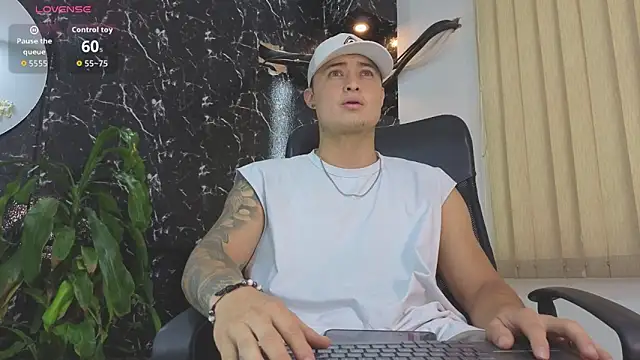 Snapshot of Alexander_ferre chatting on May 2026 12:35:01 PM Alexander ferre online show from May 2026 12:35:01 PM