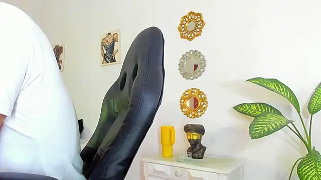 Snapshot of _Tarekk_ chatting on September 2025 01:47:01 PM  Tarekk  online show from September 2025 01:47:01 PM