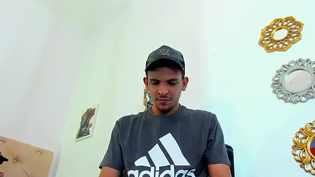 Snapshot of _Tarekk_ chatting on October 2025 08:20:01 PM  Tarekk  online show from October 2025 08:20:01 PM