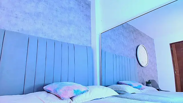 karla-ruiz online show from October 2025 07:10:02 PM