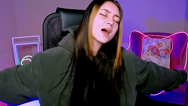 olivianorton online show from November 2025 01:02:01 PM