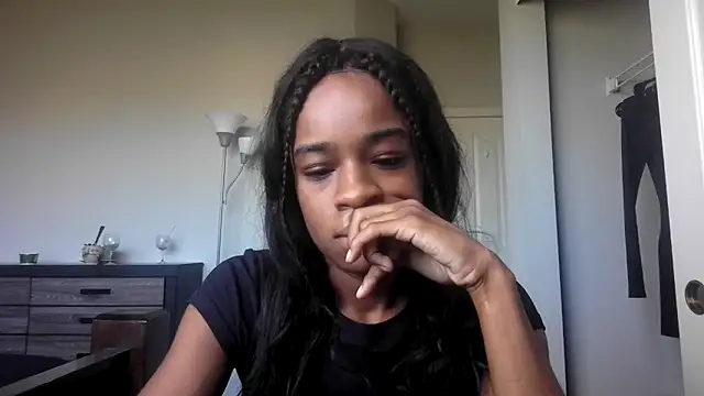 Marlowlovee online show from September 2025 05:01:02 PM