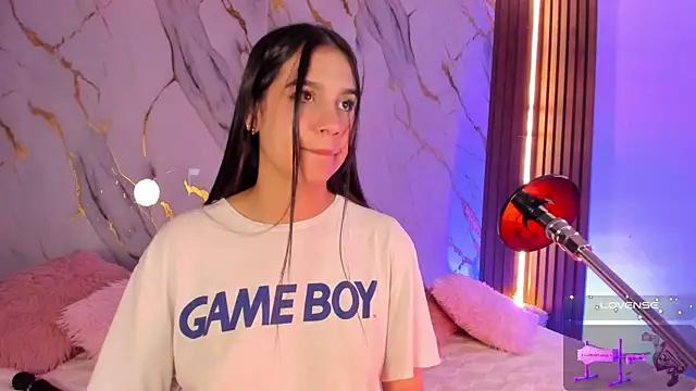 Emmiicute online show from November 2025 08:31:01 PM