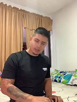 Snapshot of miaftmax chatting on February 2026 06:33:02 PM miaftmax online show from February 2026 06:33:02 PM