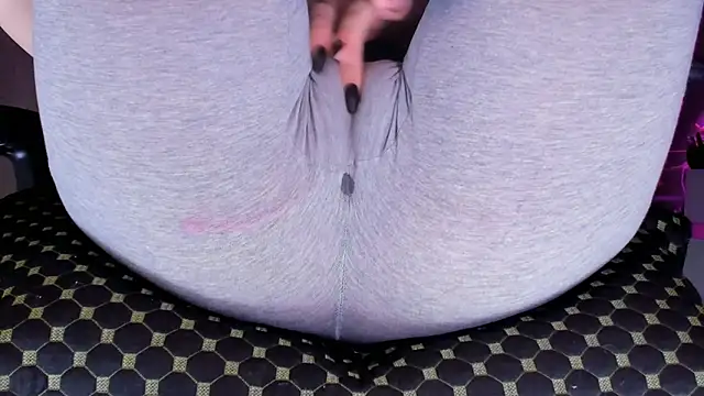 Cameltoe squirt inPants online show from November 2025 01:00:01 PM