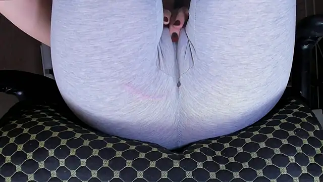 Cameltoe squirt inPants online show from December 2025 09:28:02 AM