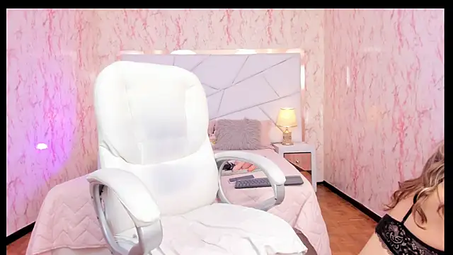 Emily Whinfre online show from September 2025 08:34:02 PM