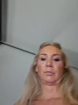 merlyn4 online show from December 2025 01:07:01 PM