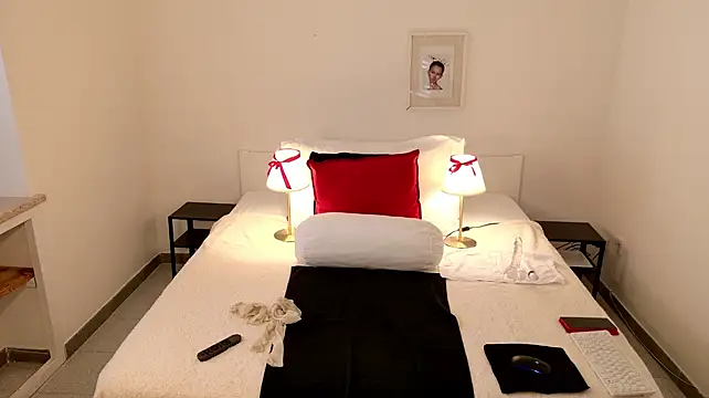 DaisyDea online show from October 2025 03:11:02 PM