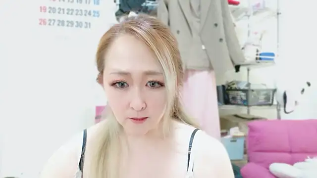 Snapshot of YUIKOxx chatting on October 2025 05:43:02 AM YUIKOxx online show from October 2025 05:43:02 AM