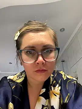 Crystal00Girl online show from November 2025 12:29:02 PM