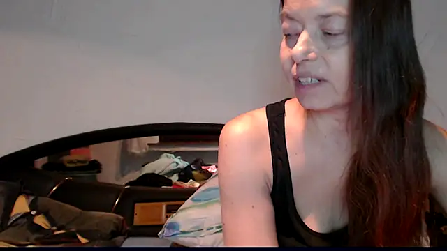 Snapshot of SexySarah177 chatting on December 2024 09:28:01 PM SexySarah177 online show from December 2024 09:28:01 PM