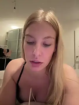 Snapshot of Chloemillerrxx chatting on November 2025 09:37:02 PM Chloemillerrxx online show from November 2025 09:37:02 PM