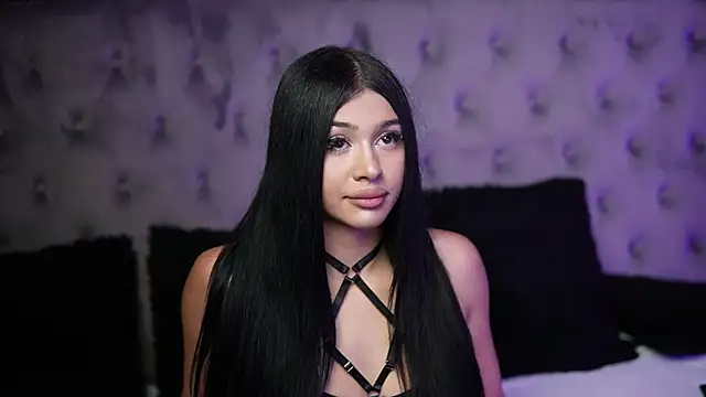 GiuliaSya online show from October 2025 07:00:01 PM