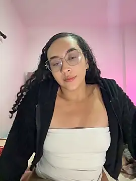 Snapshot of alehia_cute chatting on July 2026 02:31:01 AM alehia cute online show from July 2026 02:31:01 AM