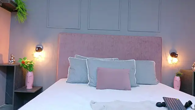 Camila Hill  online show from September 2025 12:49:01 PM