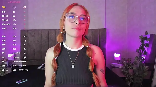 LanaMills  online show from September 2025 05:00:02 AM