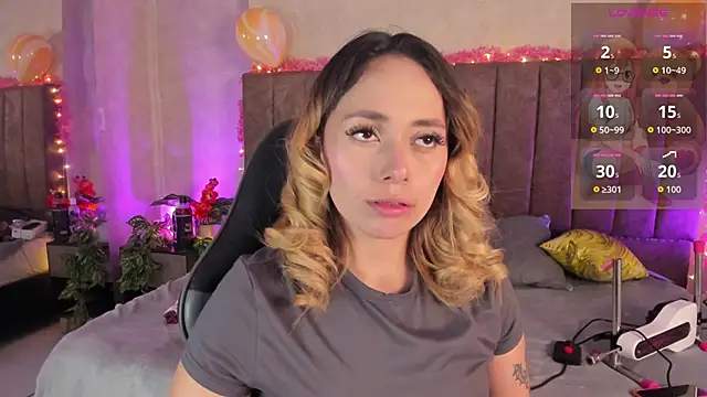 Snapshot of LanaMills_ chatting on June 2026 05:01:01 AM LanaMills online show from June 2026 05:01:01 AM