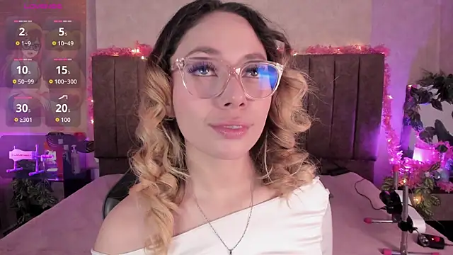 Snapshot of LanaMills_ chatting on July 2026 04:10:02 AM LanaMills online show from July 2026 04:10:02 AM